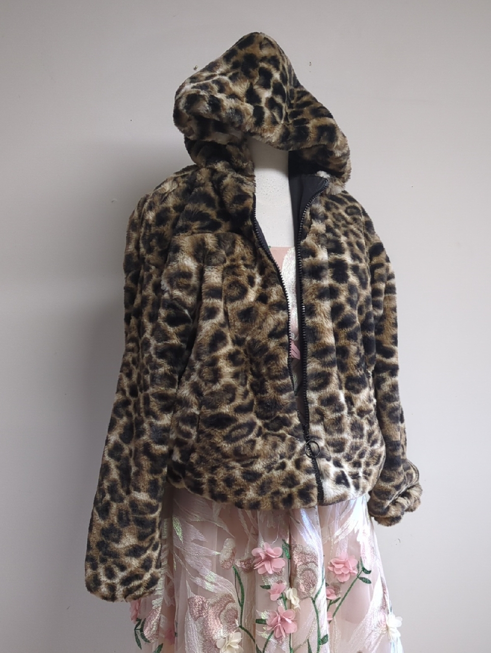 H&M Leopard Print Faux Fur Hooded Jacket - Oversized Size Small - Picture 9 of 9